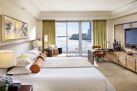 Miami Hotel Rooms | Deluxe Bay View | Mandarin Oriental, Miami