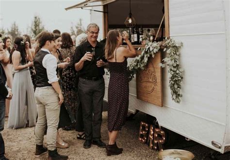 6 Ways A Mobile Bar Could Make Your Wedding More Memorable - Royal Wedding