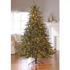 NOMA Pre-Lit Whistler Pine Christmas Tree, 7.5-ft | Canadian Tire