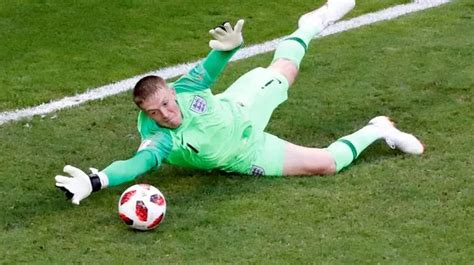 Jordan Pickford injured his hand against Sweden - and it was all his ...