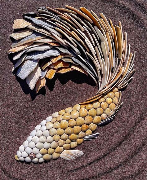 Artist Creates Charming Animal Portraits From Shells at the Beach