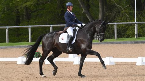 Tokyo Olympics dressage day one: personal bests and orange tailcoats