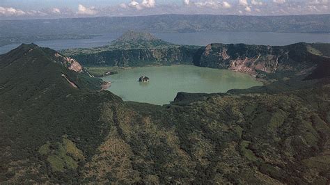 Taal: The 'very small but dangerous volcano' - BBC News