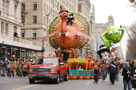 Macy's Thanksgiving Day Parade 2018: Parade Route, Time & What to Know ...