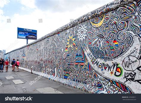 2,813 Graffiti Art Berlin Wall Images, Stock Photos & Vectors ...