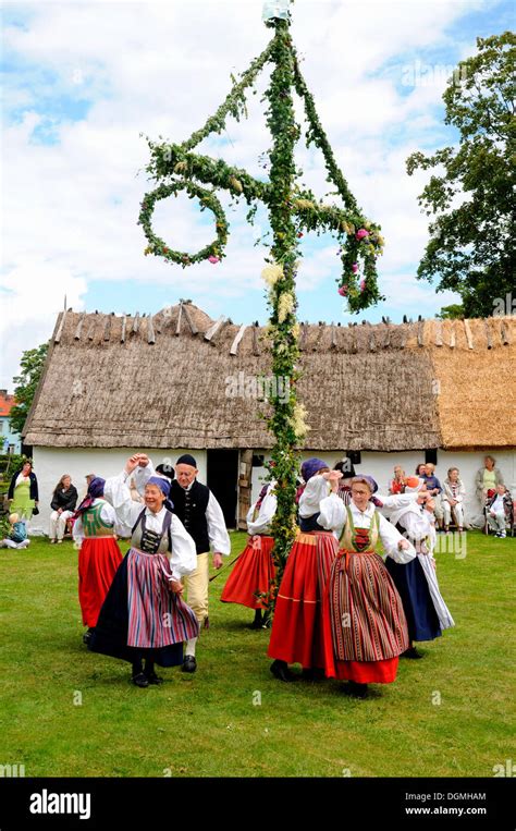 Dance around maypole, typical celebration of midsummer in Sweden Stock ...