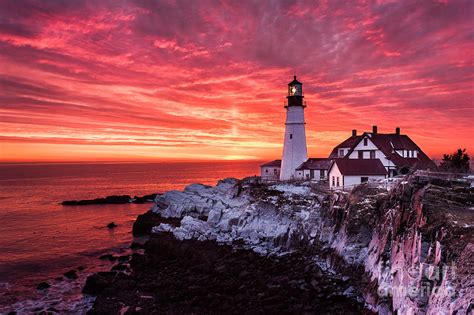 Sunrise at Portland Head Lighthouse Photograph by Benjamin Williamson ...