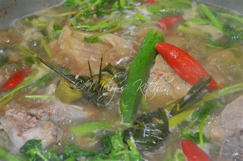 Mely's kitchen: Pork Sinigang with Tanglad