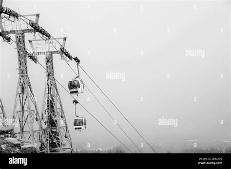 Gondola cable car gulmarg kashmir Black and White Stock Photos & Images ...