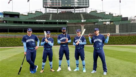 Fly the W: The Story Behind the Cubs’ W Flag – NBC Chicago