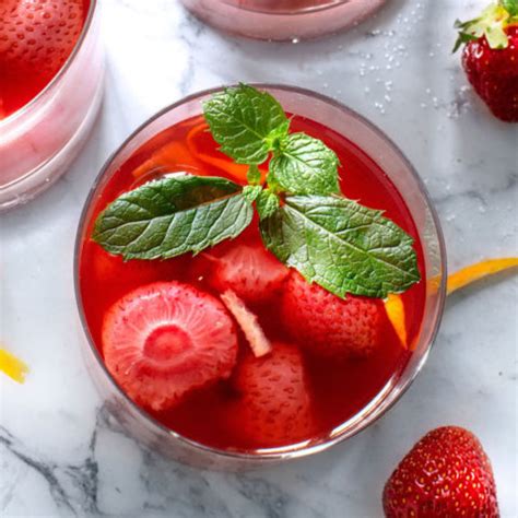 Polish Kompot: Strawberry Fruit Drink Recipe