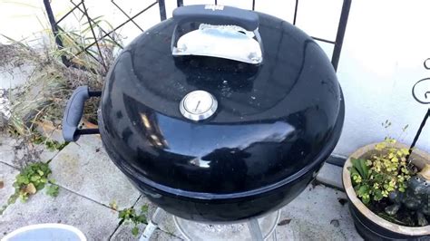 How to clean a Weber BBQ grill kettle grill clean out - YouTube