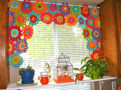 Once Upon A Pink Moon: Flower Power Valance Tutorial