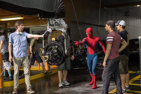 Behind-The-Scenes: Showing Off Spidey’s New Swing In 'Spider-Man ...