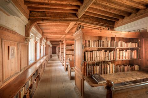 The cozy library inside Wells Cathedral, England : CozyPlaces