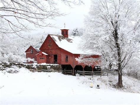 Free Wallpaper, Desktop Wallpaper and Free Screensavers | Red barn picture, Winter house ...