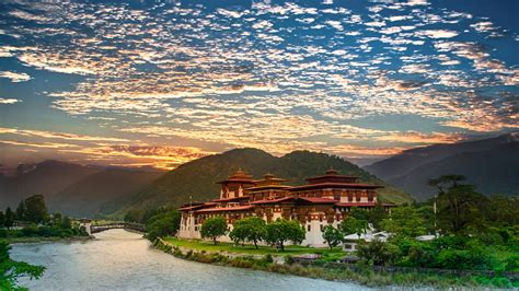 Himalayan Mountains Tour in Bhutan | Thimphu | andBeyond