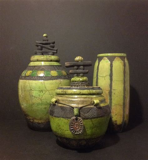 Haut vert Raku sculpté à la main vase par RosalindShaffer sur Etsy | Handmade ceramics, Ceramic ...