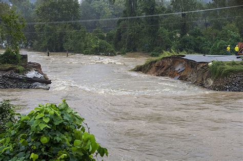File:Columbia, South Carolina, October 5, 2015, levee breach.jpg - Wikimedia Commons