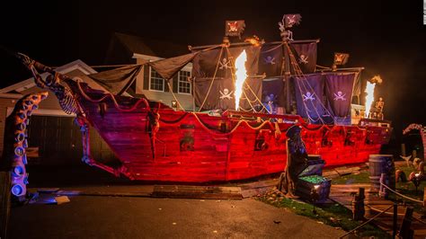 Pirate ship for Halloween: A father built his daughter a 50-foot vessel for the holiday - CNN