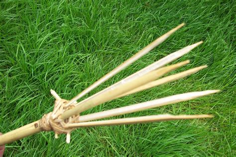 BUZZARD BUSHCRAFT: Bamboo fish spear