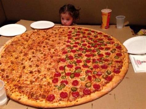 little girl giant pizza - Sep 24 2015 10:32 AM | Fooooooood & drinkkkkk | Big pizza, Pizza ...