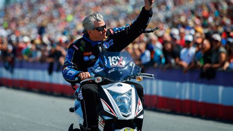 NHRA great John Force takes Gatornationals for first time since 2001