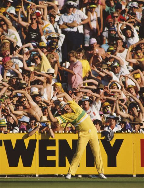 Merv Hughes stretches and the crowd follows | ESPNcricinfo.com