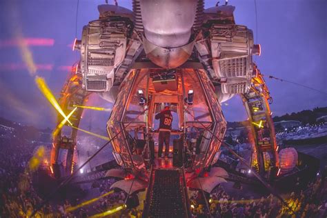 25 photos that prove Arcadia is the most intense festival stage ever - - Mixmag