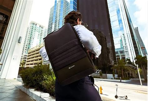 Business Backpacks For Men (Why Wear A Backpack To Work?)