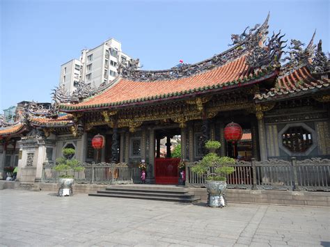 File:Lungshan temple taipei taiwan.jpg - Wikimedia Commons