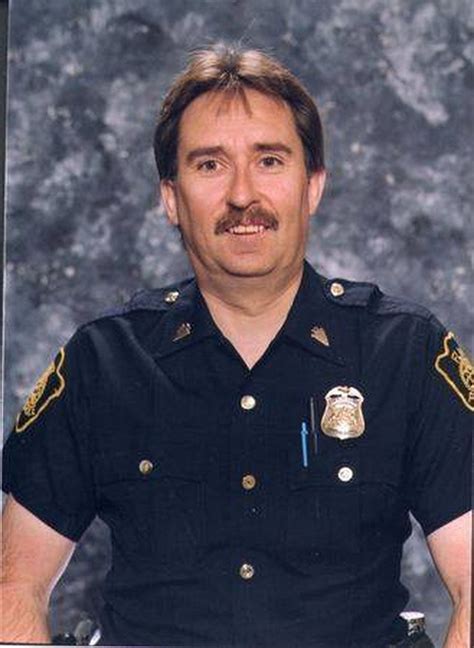 Flint police remember fallen Officer Les Keely 15 years later - mlive.com