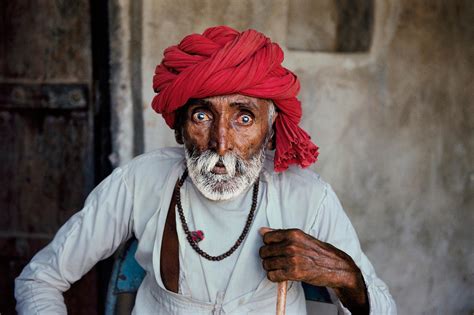 Steve McCurry’s magic India moments – Glamorous & worrying