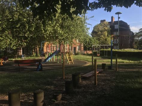 Penn Avenue Play Area, Penn Avenue © Bryn Holmes cc-by-sa/2.0 ...