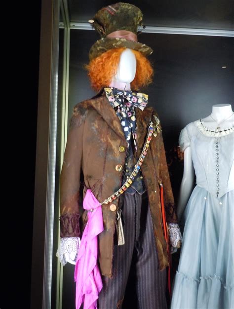 Hollywood Movie Costumes and Props: Mad Hatter and Alice in Wonderland ...