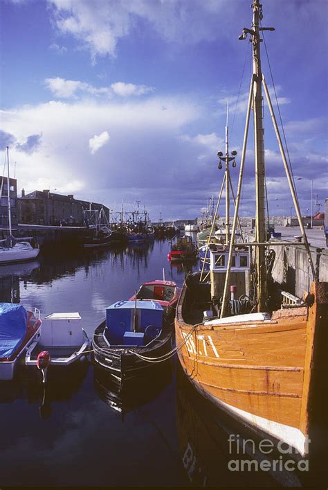 Lossiemouth harbour - Scotland Photograph by Phil Banks - Fine Art America