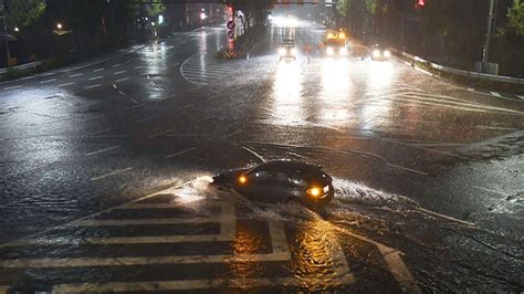 Two dead as typhoon Lan’s heavy rains & wind hit Japan (PHOTOS, VIDEO ...