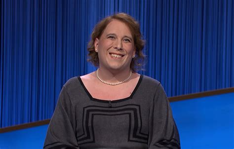 Amy Schneider Becomes First Woman to Surpass $1 Million on ‘Jeopardy!’ - The New York Times