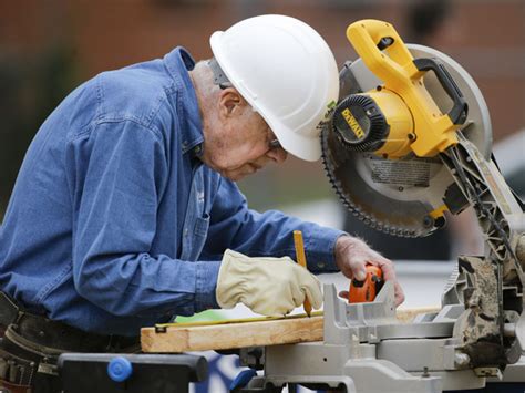 Jimmy Carter Helps Build Habitat for Humanity House in Memphis ...