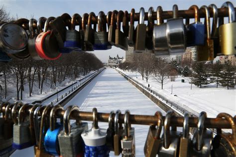 Extreme cold weather in Ottawa leaves Winterlude outdoor activities cancelled - The Globe and Mail