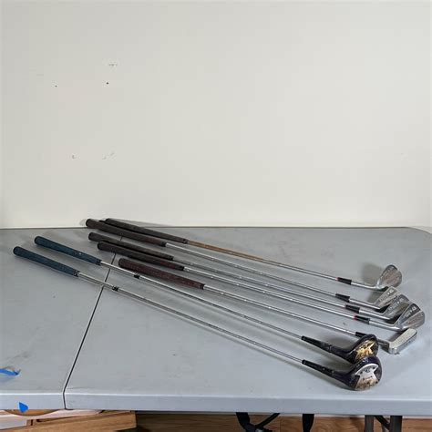 (7pc) VINTAGE GOLF CLUBS