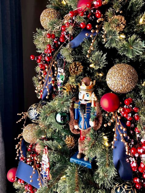 Timeless Classic Nutcracker | Decoracion arbol de navidad, Ideas para arboles de navidad ...