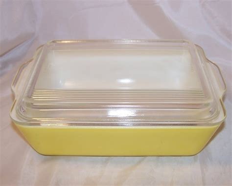 Pyrex Refrigerator, Baking Glass Dish w Lid