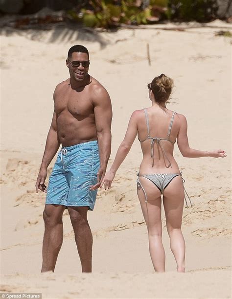 Michael Strahan's girlfriend Kayla Quick has him transfixed on beach ...