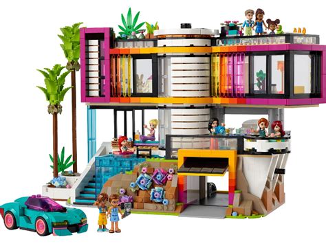 Buy LEGO® Andrea's Modern Mansion 42639 | Official LEGO® QA