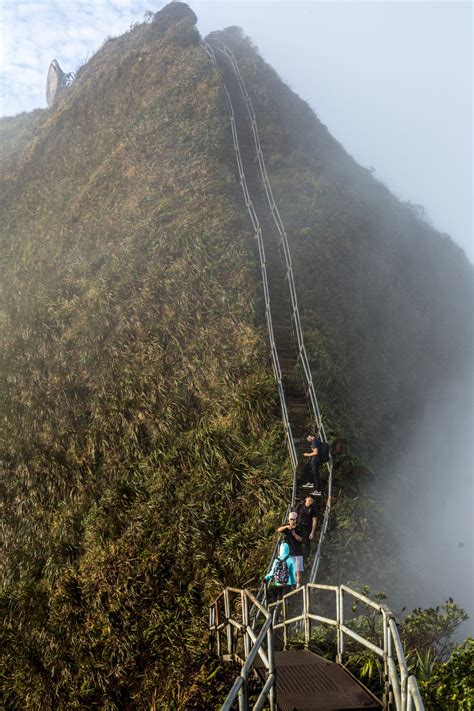 Stairway to Heaven Hawaii - Haiku Stairs Hike - A Global Stroll