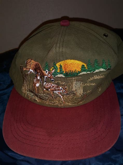 Vintage john deere hat. My new favorite hat. I wish it wasnt so cold so i could wear it more ...