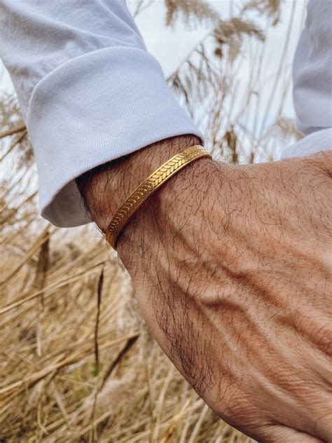 JEWELRY :: Bracelets :: Men Bracelets :: Gold Bangle Bracelet Men ...