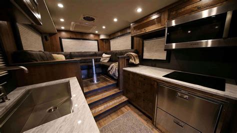 EarthRoamer XV-HD Is A Massive Motorhome On Ford F750 Truck