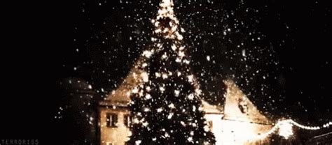 Christmas Tree GIF - Christmas Christmastree Snowing - Discover & Share ...